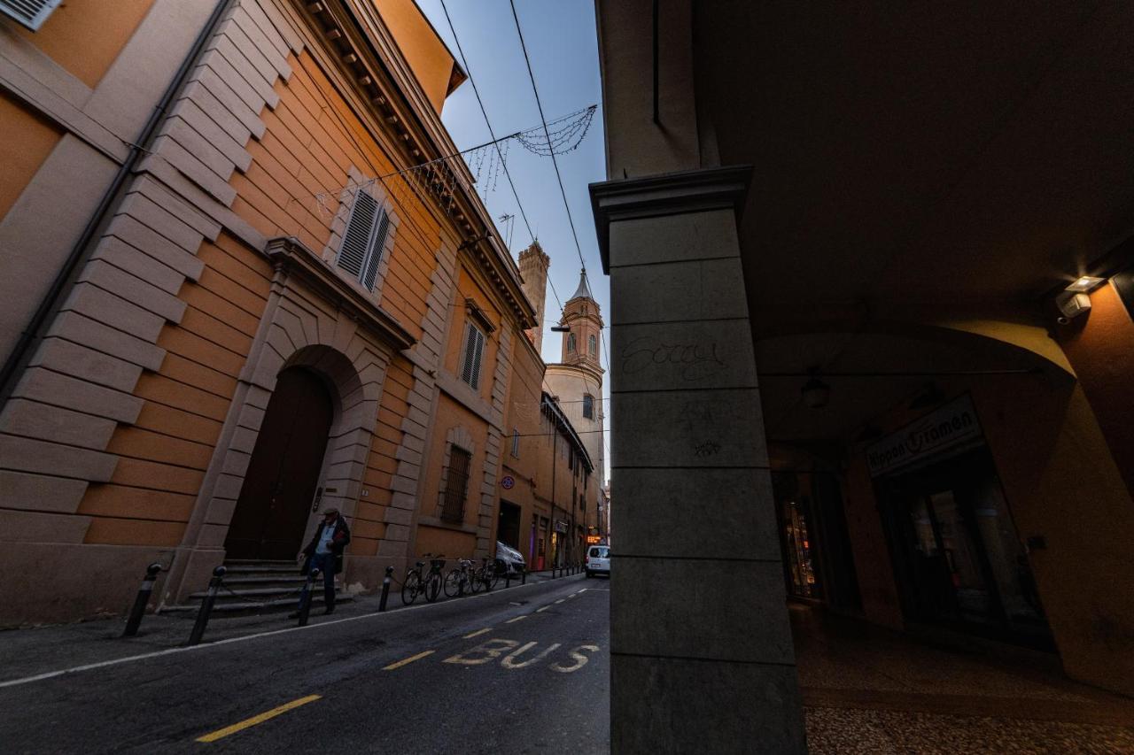 Morgana Sotto Le Torri Centro Storico Apartment Bologna Luaran gambar